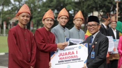 Upacara Peringatan Hari Pendidikan Nasional di Sumsel, Pemprov Serahkan Berbagai Penghargaan