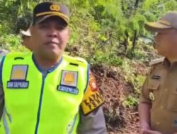 Polsek Pendopo Turunkan Alat Berat, Bantu Buka Akses Longsor di Jalan Poros Empat Lawang