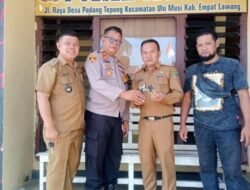 Camat Ulumusi Serahkan Senjata Rakitan ke Polsek Ulumusi