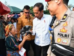 Jokowi Kunjungi Pasar Sentral Kota Bumi, Ribuan Warga Sambut Antusias