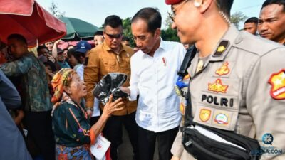 Jokowi Kunjungi Pasar Sentral Kota Bumi, Ribuan Warga Sambut Antusias