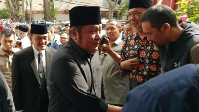 Herman Deru Takziah ke Rumah Duka  Alex Noerdin