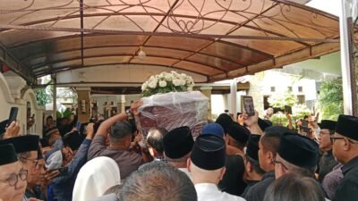 Ratusan Pelayat Sambut Jenazah Alex Noerdin