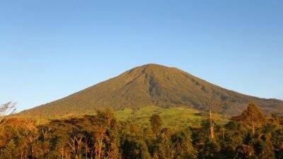 Gunung Dempo Dibuka, Ratusan Pendaki Serbu Jalur Usai Lebaran