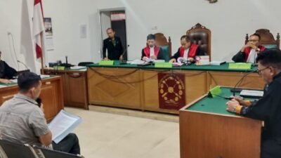 Terdakwa Kasus Dugaan Korupsi APAR Empat Lawang Bacakan Pledoi di Persidangan
