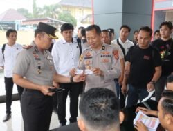Kapolres Lahat Periksa Senpi Personel