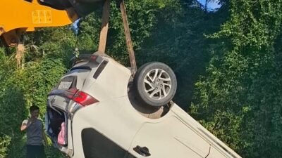 Avanza Masuk Jurang di Jalan Lintas Mura–Pali, Satu Keluarga Selamat