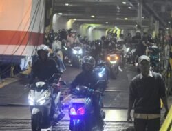 Ribuan Pemudik Motor Ramai Padati Bakauheni