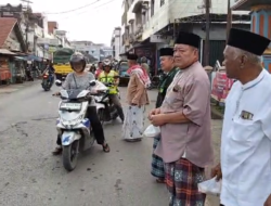 MWC NU Lawang Kidul Bagikan Takjil di Pinggir Jalan