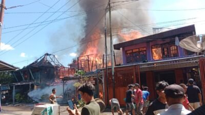 Empat Lawang berduka,kebakaran didesa lingge menghanguskan 13rumah warga