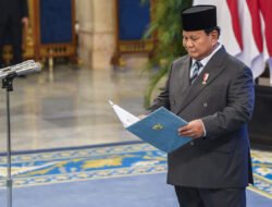 Presiden Prabowo Subianto resmi merombak kabinet dengan melantik sejumlah pejabat baru