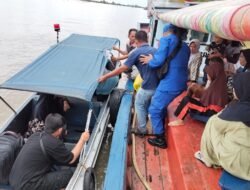 Ambulans Apung Polairud Evakuasi Nelayan Kritis dari Banyuasin