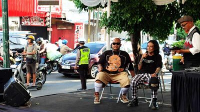 Seniman Jogja Gunakan Baliho Bekas Bioskop Permata untuk Kampanye Anti-Perundungan