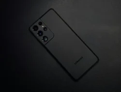 5 Fitur Eksklusif HP Flagship Samsung yang Belum Hadir di Seri Mid-Range