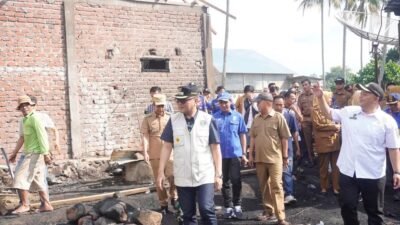Bupati Joncik Muhammad Tinjau Lokasi Kebakaran di Talang Benteng, Salurkan Bantuan kepada Korban
