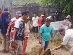 Warga Karya Bakti Gotong Royong Perbaiki Lantai Sumur Kembang, Andalan Warga Saat Kemarau