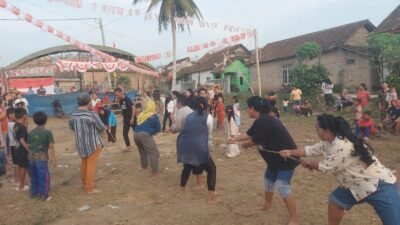 Lomba Tarik Tambang Meriahkan Warga Lingkungan 5 Suka Maju