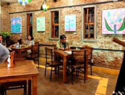 Pameran Tunggal Joelya Nurjanti Lahirkan Karya Segar ‘Pretty Loud’