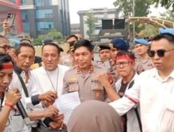 Ratusan Jurnalis Demo di Polda Sumsel, Desak Pelaku Pengeroyokan Wartawan Ditangkap